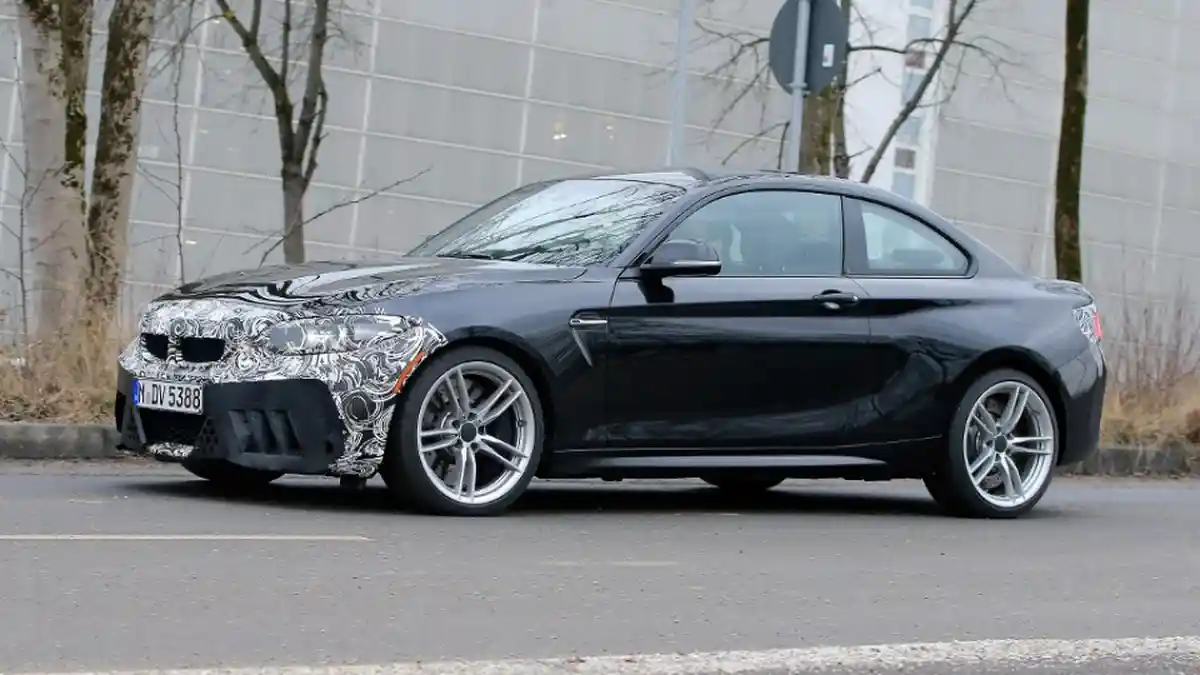 BMW M2 versi Kupe Facelift Meluncur Tahun Ini