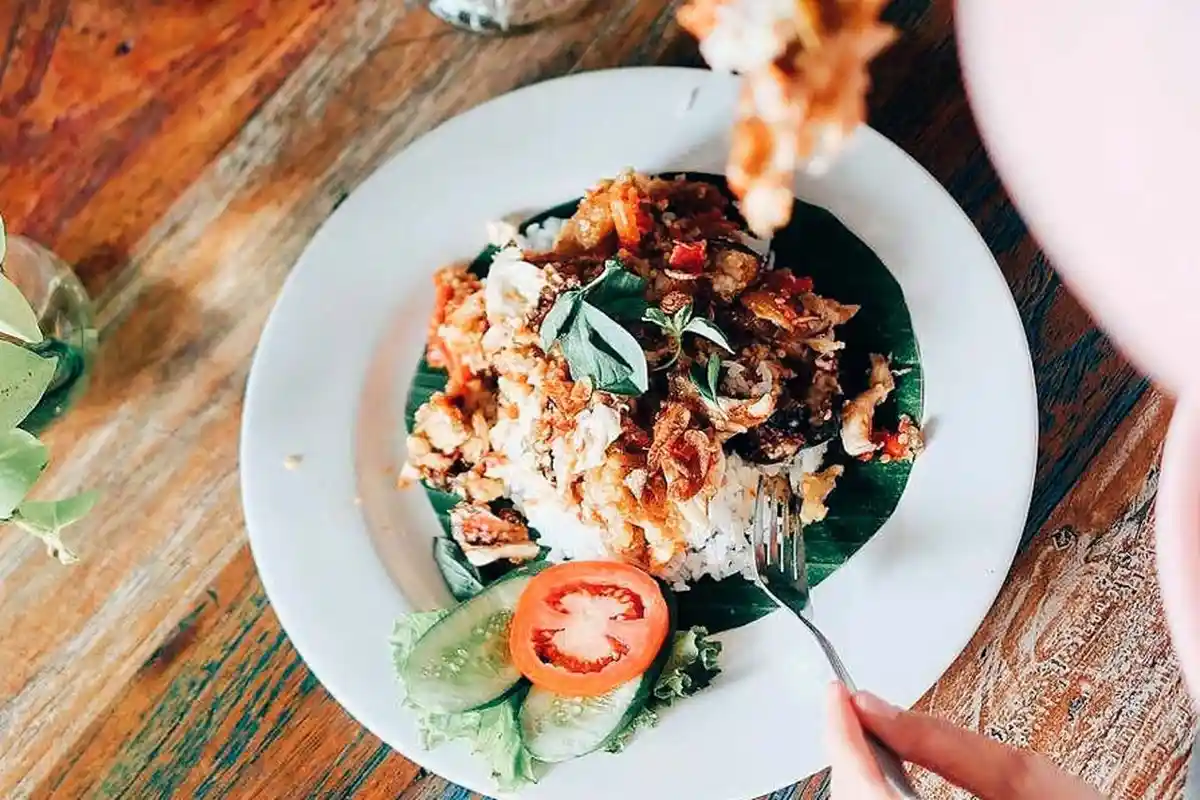 Ayam Nyelekit Pedasnya Bikin Meledak