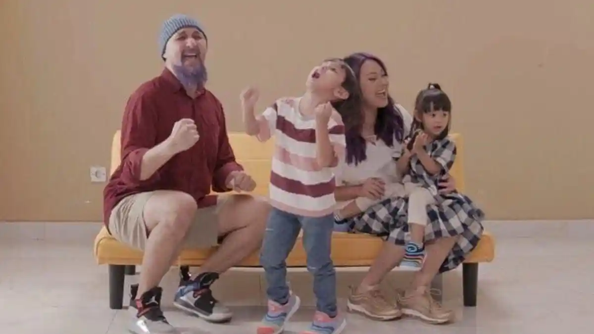 Sebut Program Sofa Kuning Angin Segar, Aqi Singgih Jelaskan Pentingnya Lagu Anak pada si Kecil