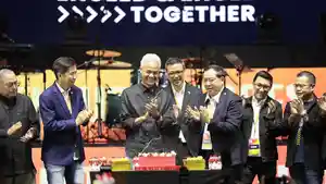 Bacapres-Ganjar-Pranowo-mendapatkan-ulang-tahun-ke-55-saat-menghadiri-FGBMFI.jpg