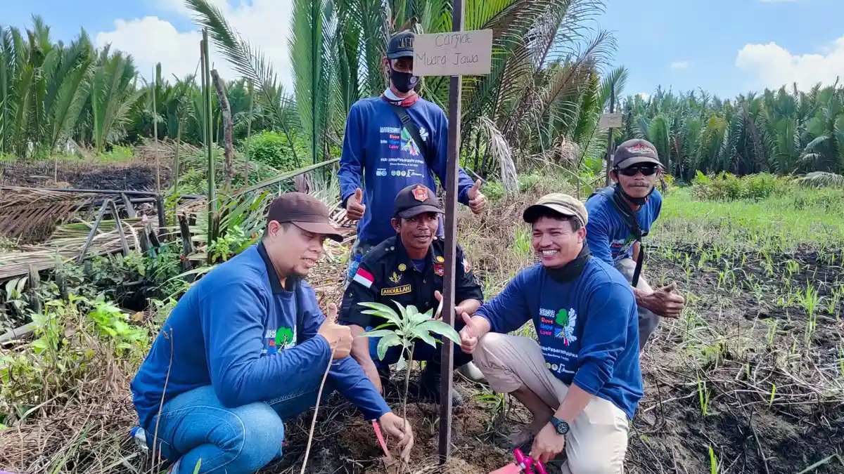 Bioma Sebar 8000 Bibit Mangrove di 3 Wilayah Muara Jawa Kukar