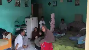 umar-ojol-digebuki-polisi.jpg