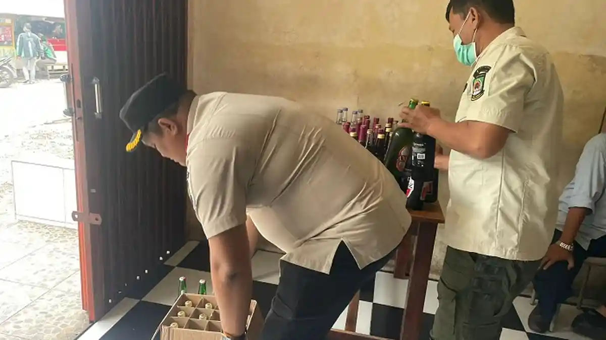 Rumah Tinggal Timbun Minuman Keras Digerebek Petugas Satpol PP Kota Tangerang