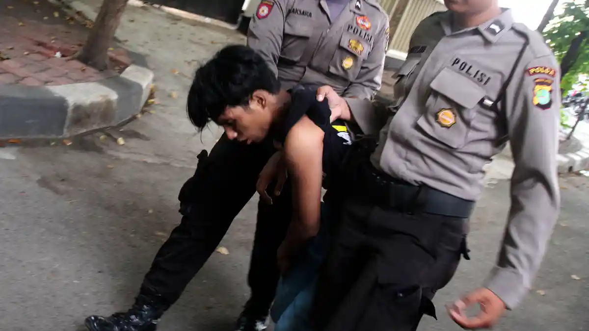 Kernet Buskota di Palembang Mencopet Penumpangnya