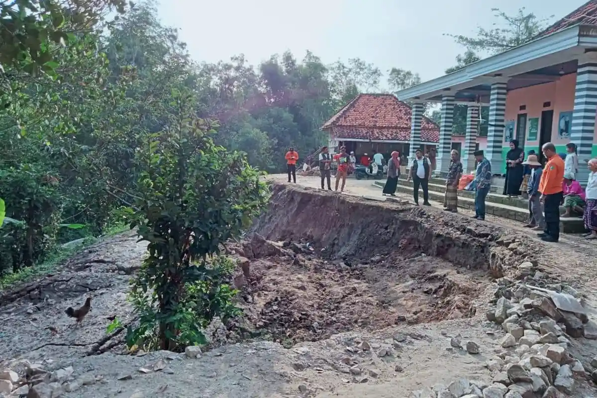 Hujan Intensitas Tinggi, 3 Dusun di Karang Penang Sampang Dilanda Longsor