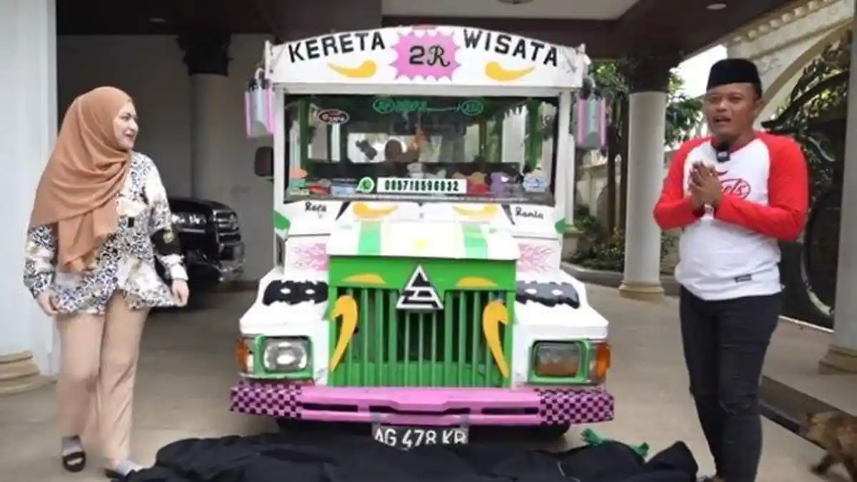 Komedian Sule Berikan Hadiah Unik untuk Raffi Ahmad, Isinya Bisa Ajak Rafathar Main