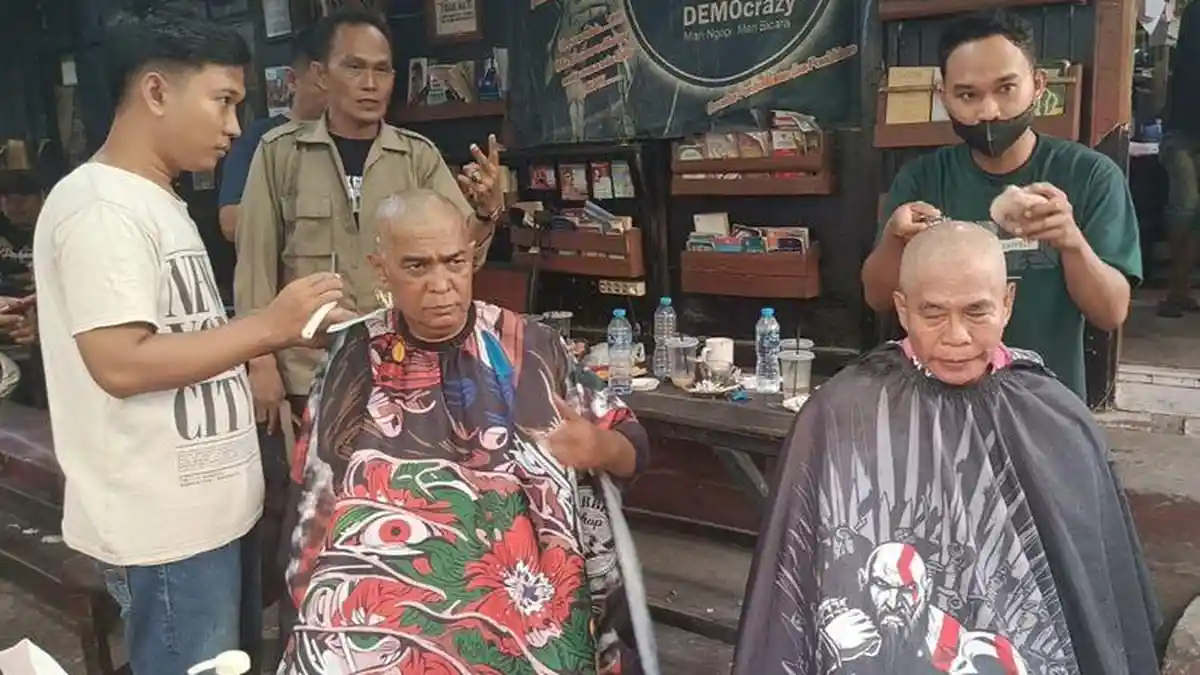 Gubernur Kaltara Gunduli Kepala Berjamaah Usai Prabowo-Gibran Unggul di Quick Count