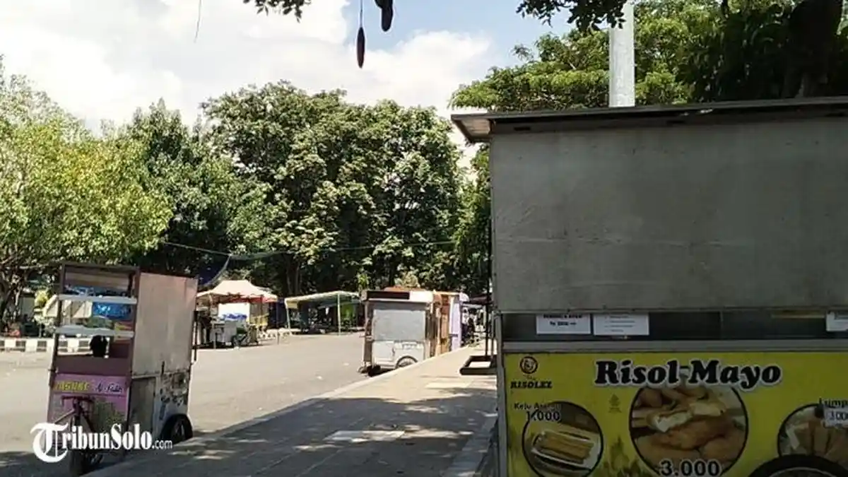 Ramadhan Tiba, PKL Makanan Berat Alun-alun Karanganyar Pilih Libur Beberapa Hari : Sepi Ogah Rugi