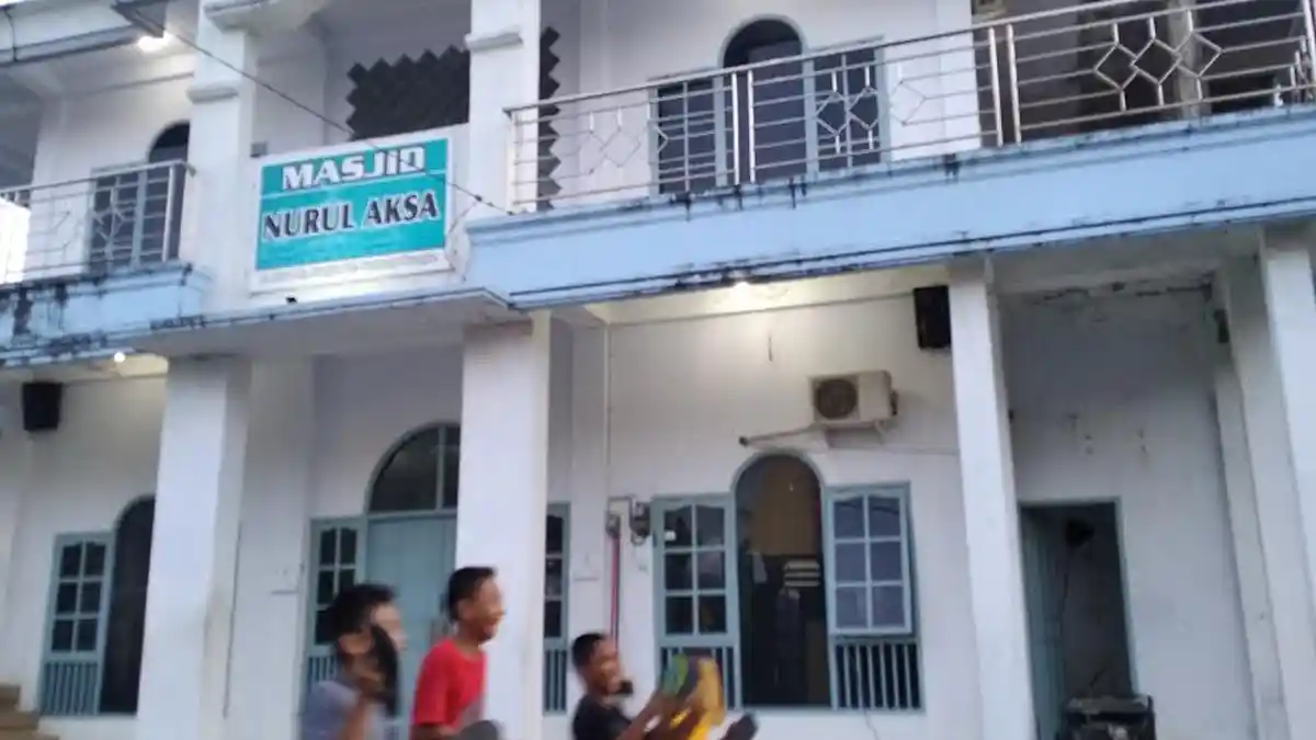 Listrik Padam, Pengurus Masjid Nurul Aksa Barru Terpaksa Gunakan Genset