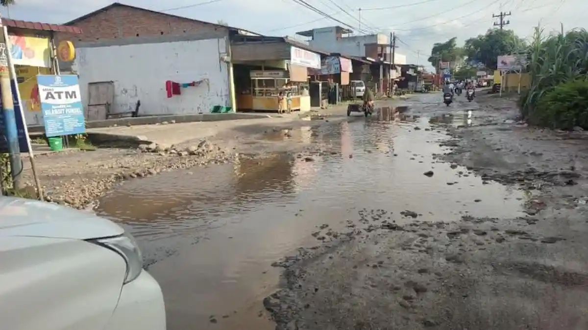 Pemkab Deli Serdang Janji Akan Segera Tangani Jalan Besar Namorambe