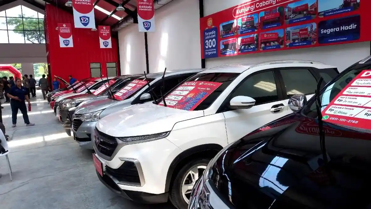 Pasar Mobil Baru Sedang Lesu, Bisnis Mobkas Caroline Tetap Cuan ...