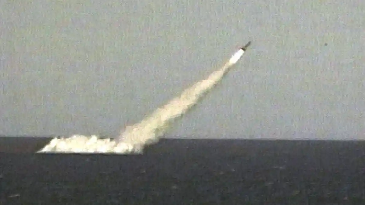 Nuklir Terbaru Inilah yang akan Menyelamatkan Bumi dari Hantaman Meteor - manca_senjata-rudal-nuklir_20160215_092348.jpg