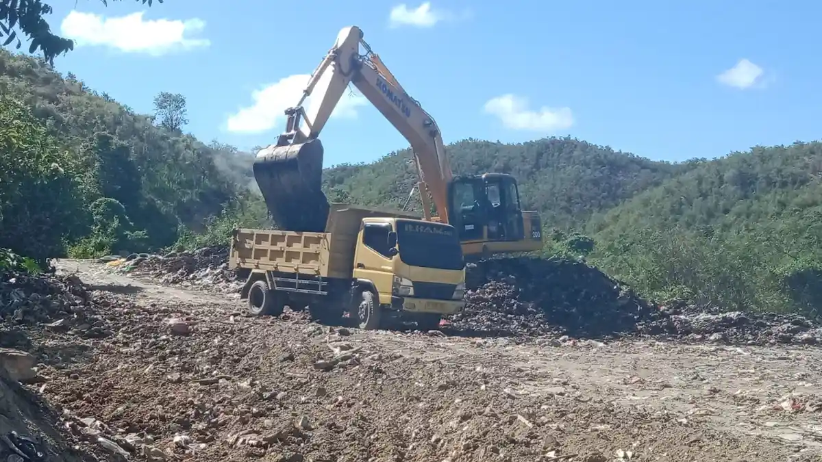 Pembersihan Sampah di TPA Batu Boy Pulau Buru Bakal Makan Waktu Tiga Atau Empat Hari