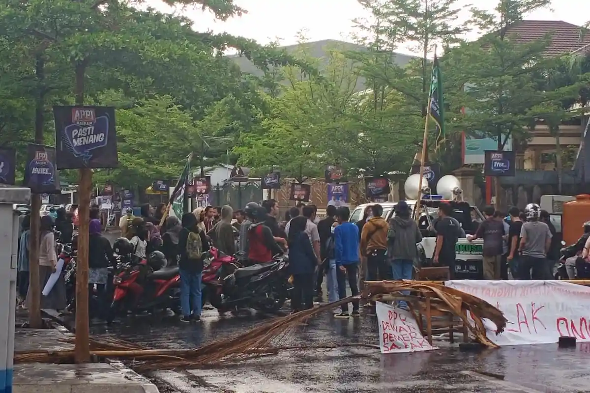 Masih Tentang Omnibus Law, HMI Badko Sulselbar Kembali Berunjuk Rasa di Makassar