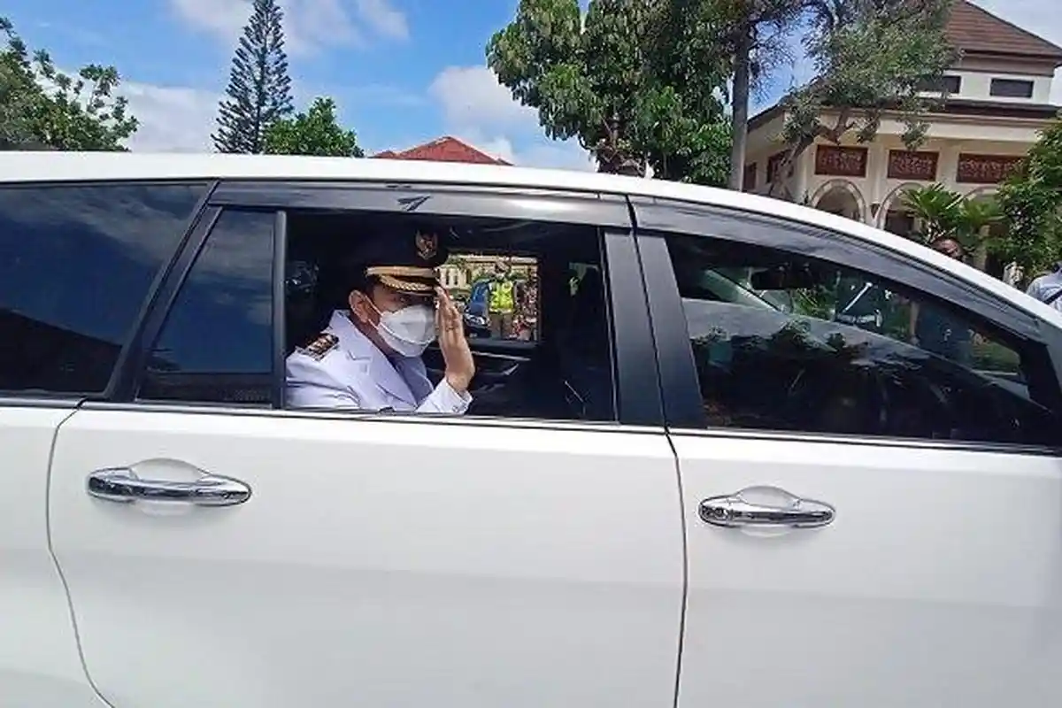 Pakai Mobil Dinas Bekas FX Rudy, Ini Alasan Gibran Enggan Pilih Sedan Mewah: Mau Blusukan