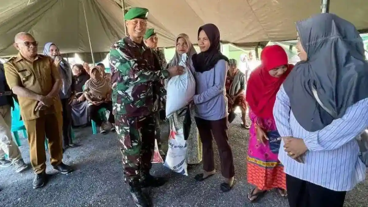 Kodim 1506 Namlea Gelar Bazar dan Berbagi Bansos tuk Warga Pulau Buru