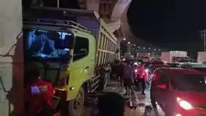 kecelakaan-di-palembang-simpang-bandara.jpg