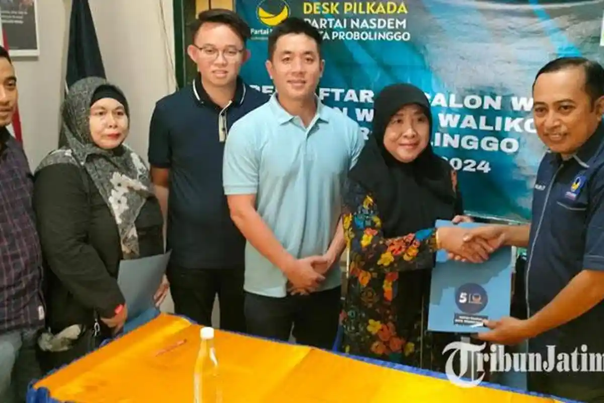 Didampingi Pengusaha Muda, Mantan Wali Kota Probolinggo Periode 2014 Ambil Formulir Pendaftaran