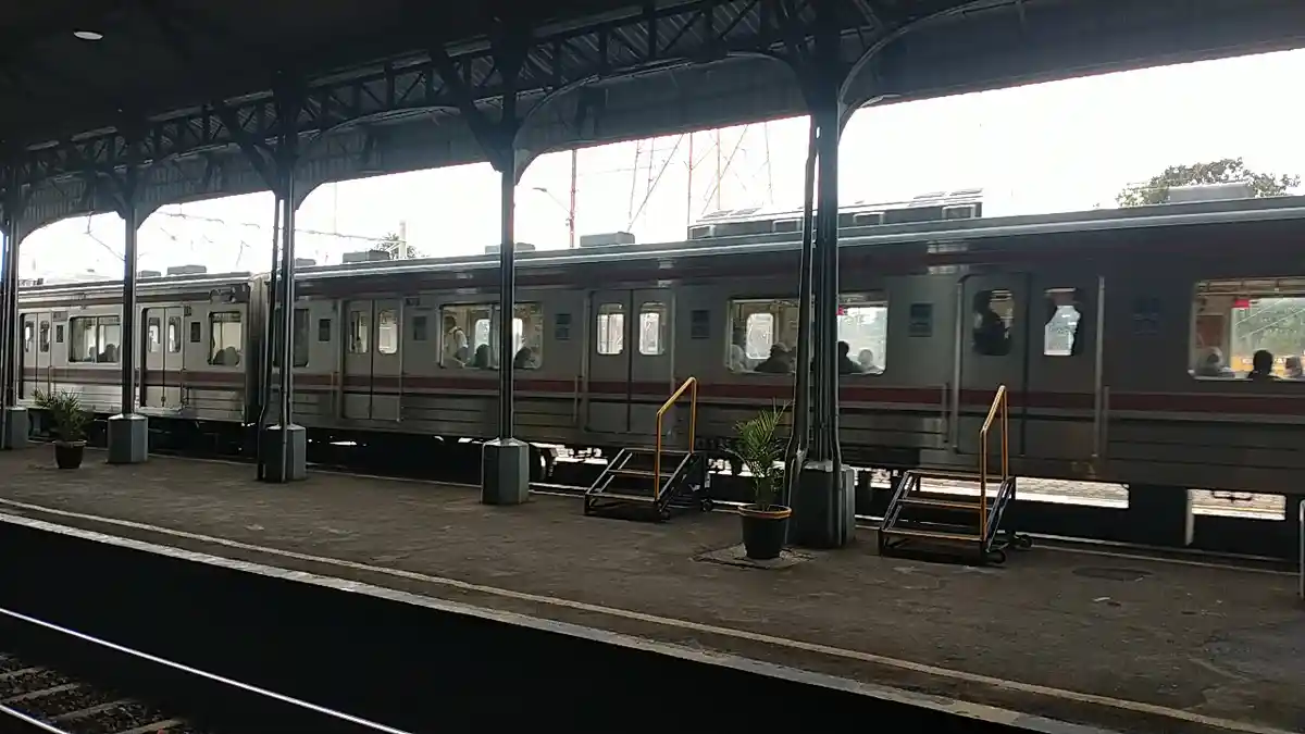 Hari Pertama KRL Solo-Jogja di Stasiun Klaten, Kondisi Normal, Tak Ada Penumpukan