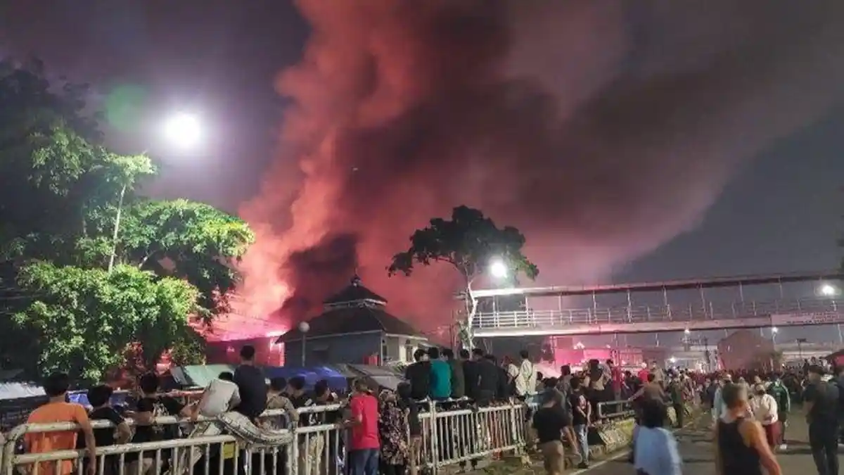 Kawasan Pasar Gembrong Terbakar, 400 Bangunan Ludes Dilalap Si Jago Merah