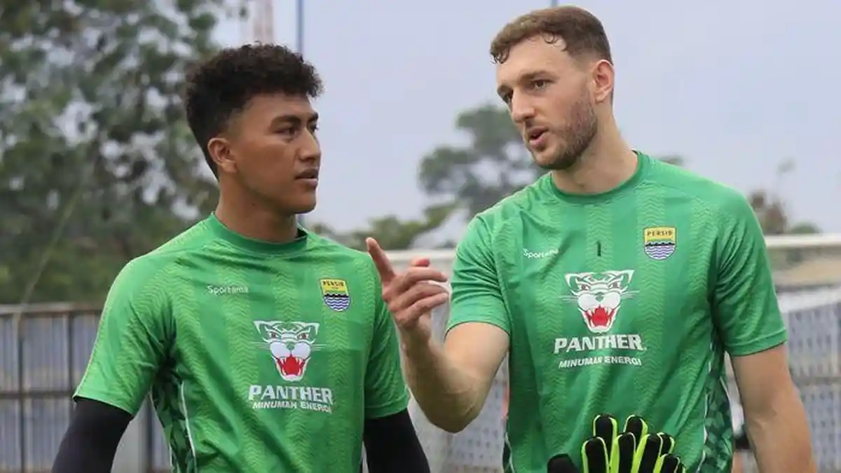 Daftar 9 Pemain Muda Persib Siap Menggebrak Super League 2025: Nazriel Alfaro hingga Adam Przybek