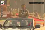 Min-Aung-Hlaing-dalam-sebuah-parade-di-Myanmar-p.jpg