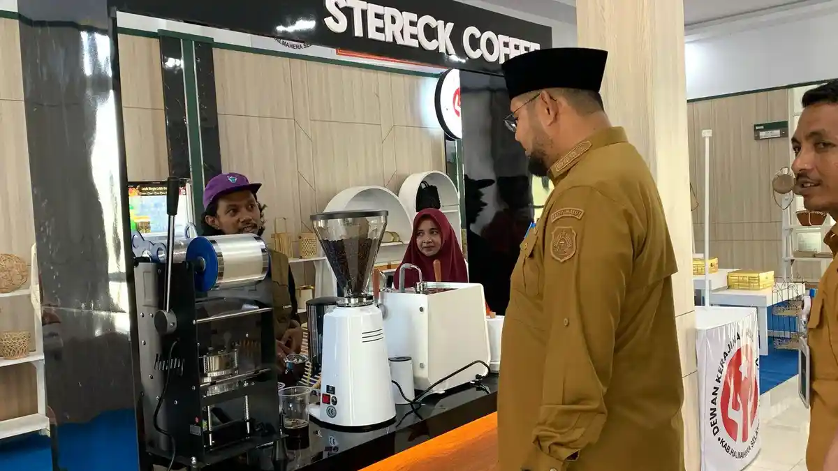 Stereck Coffee Hadir di Kantor Bupati Halmahera Selatan, Bassam Kasuba Pembeli Pertama