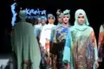 Fashion Show Karya Itang Yunasz di JFFF