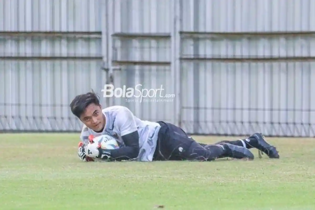 Trending, Profil Ernando Ari, Kiper Timnas Indonesia Penendang ke-6 Penalti Final Piala AFF 2023