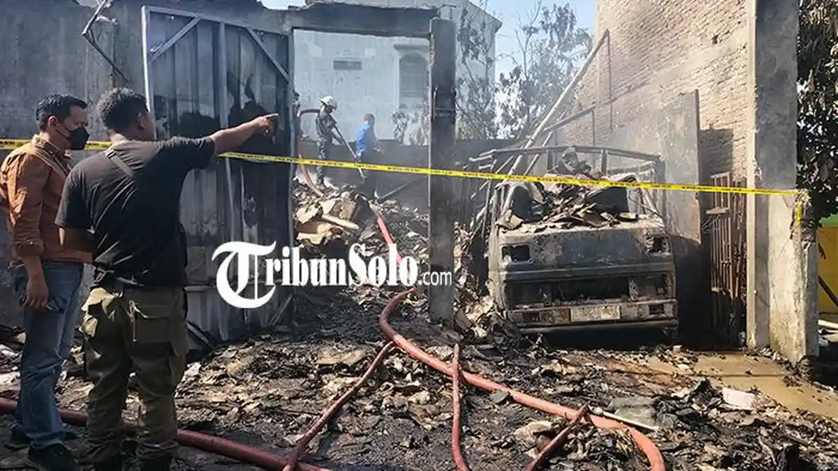 Sudah Padam, Gudang Rosok di Kebakkramat Karanganyar Kembali Terbakar : Api Menyala Lagi