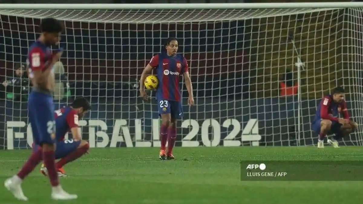 BERITA Barcelona: Raphinha dan Jules Kounde Bakal Dilepas, Barca Komunikasi dengan Hansi Flick