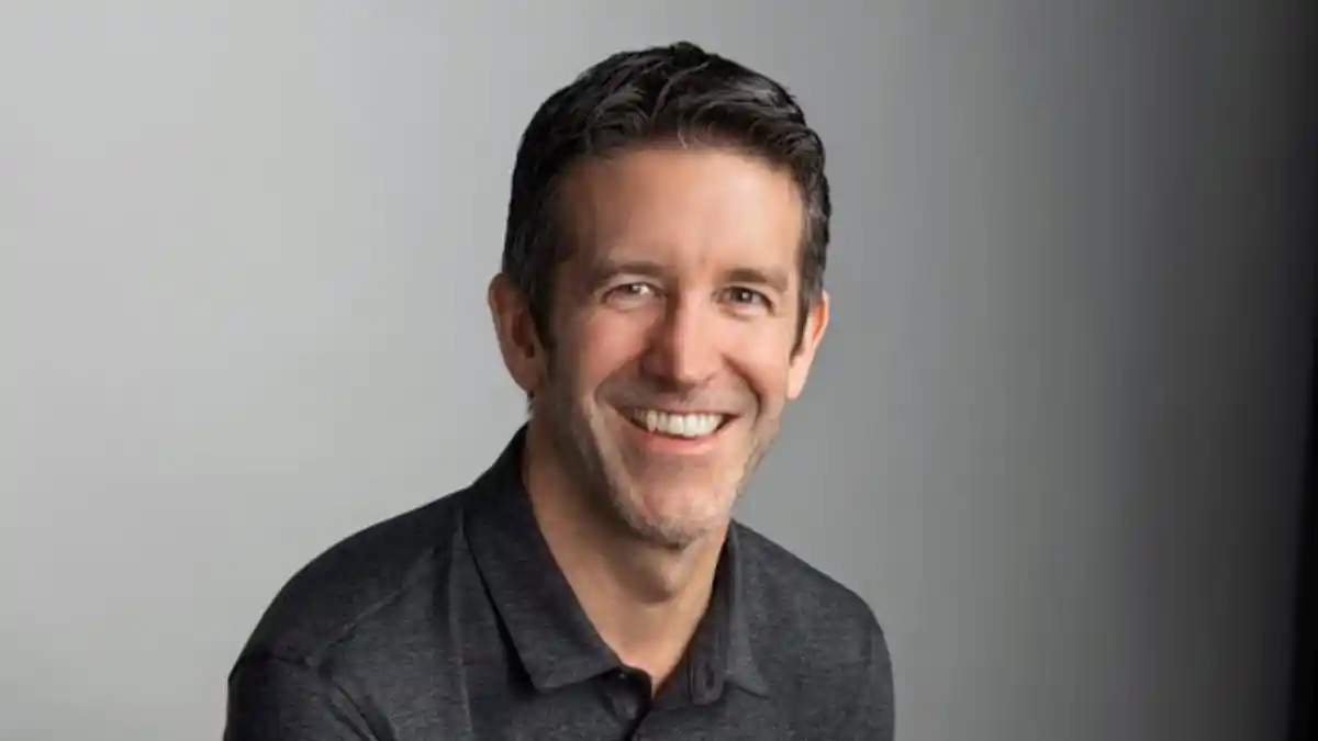 Sosok John Ternus, CEO Baru Apple Pengganti Tim Cook, Orang di Balik Suksesnya iPhone