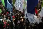 Buruh Demo di Balaikota Tuntut Upah Naik