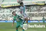 Pertandingan-Persebaya-vs-PSBS-Biak-menang-besar-4-0-do-gbt-2026.jpg