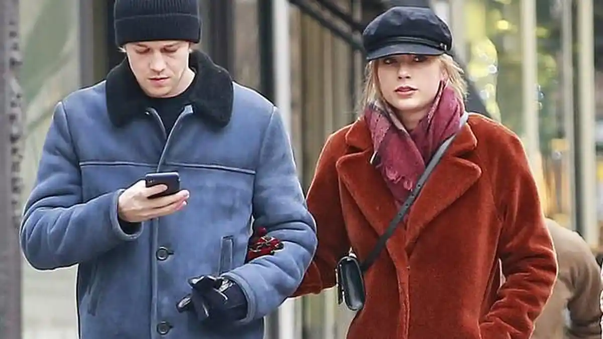 Taylor Swift dan Joe Alwyn Diduga Sudah Putus Beberapa Minggu Lalu, Saat Daftar Lagu Konser Diganti