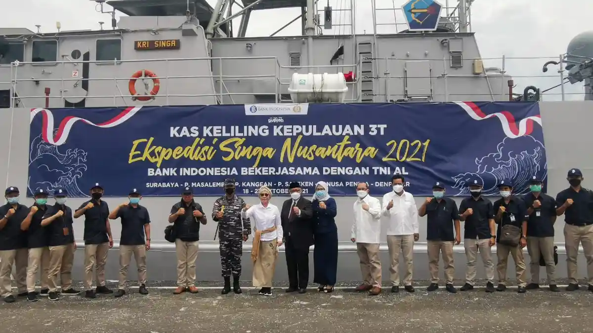 Bersama KRI Singa 651, BI Lepas Layanan Kas Keliling Kepulauan 3T di Wilayah Jatim