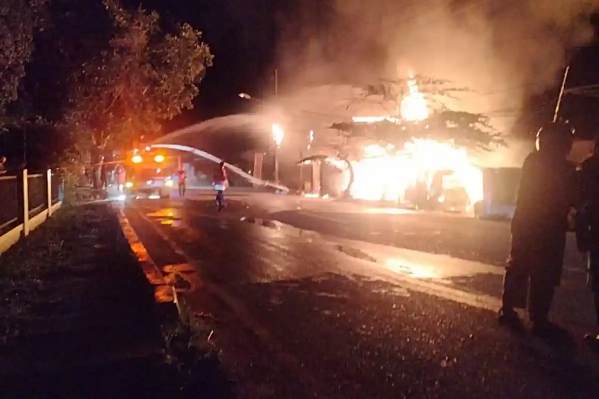 Lima Bangunan di Banda Aceh Terbakar