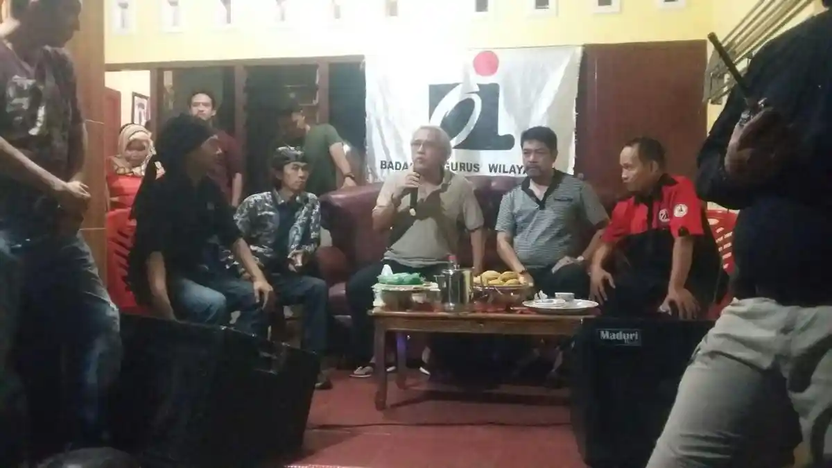 Arqam Azikin Bicara Kebangsaan di Depan Iwan Fals