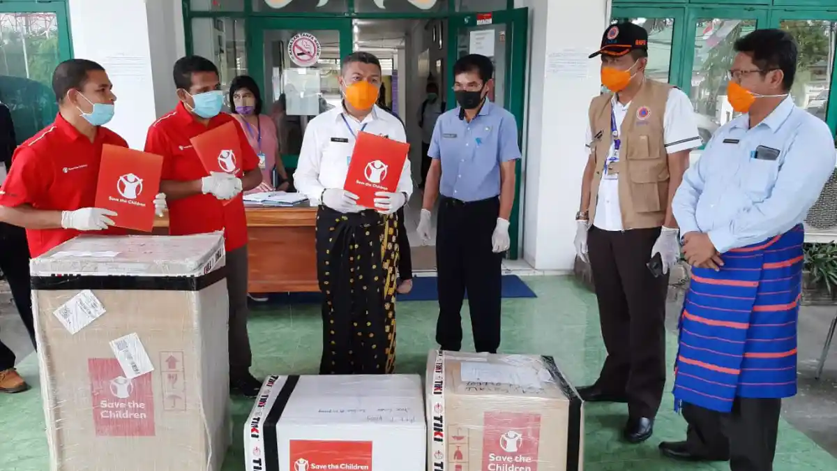 Save the Children Serahkan Bantuan APD Kepada Gugus Tugas Covid-19 NTT