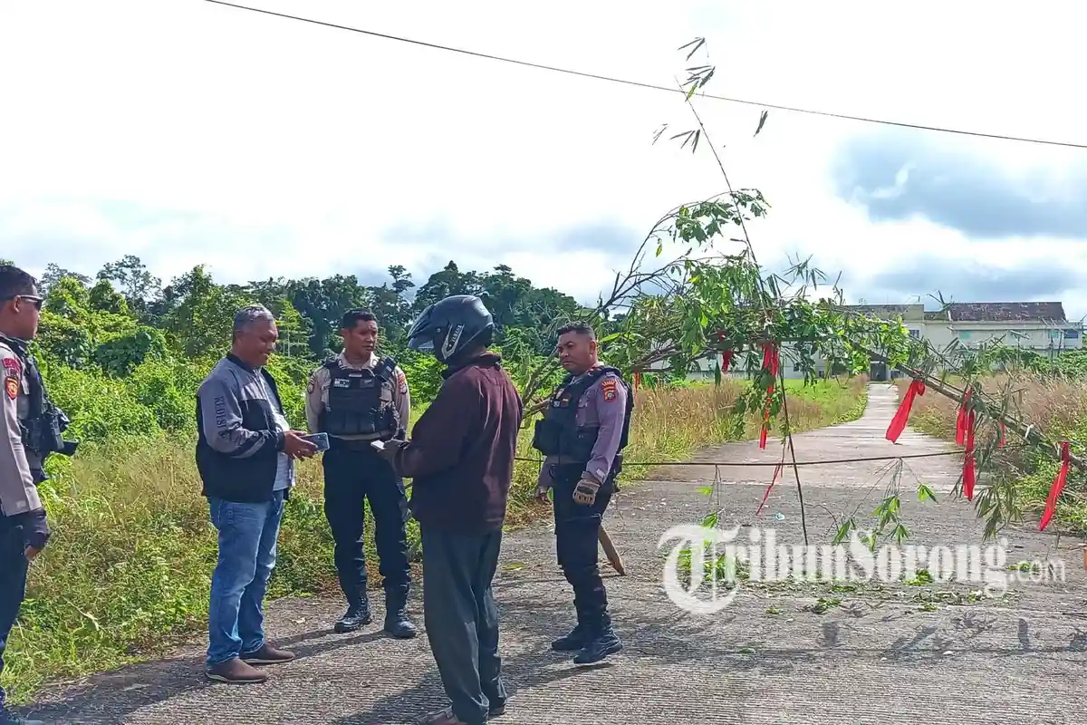 BREAKING NEWS: Fakultas Kedokteran UNIPA Kabupaten Sorong Dipalang Warga