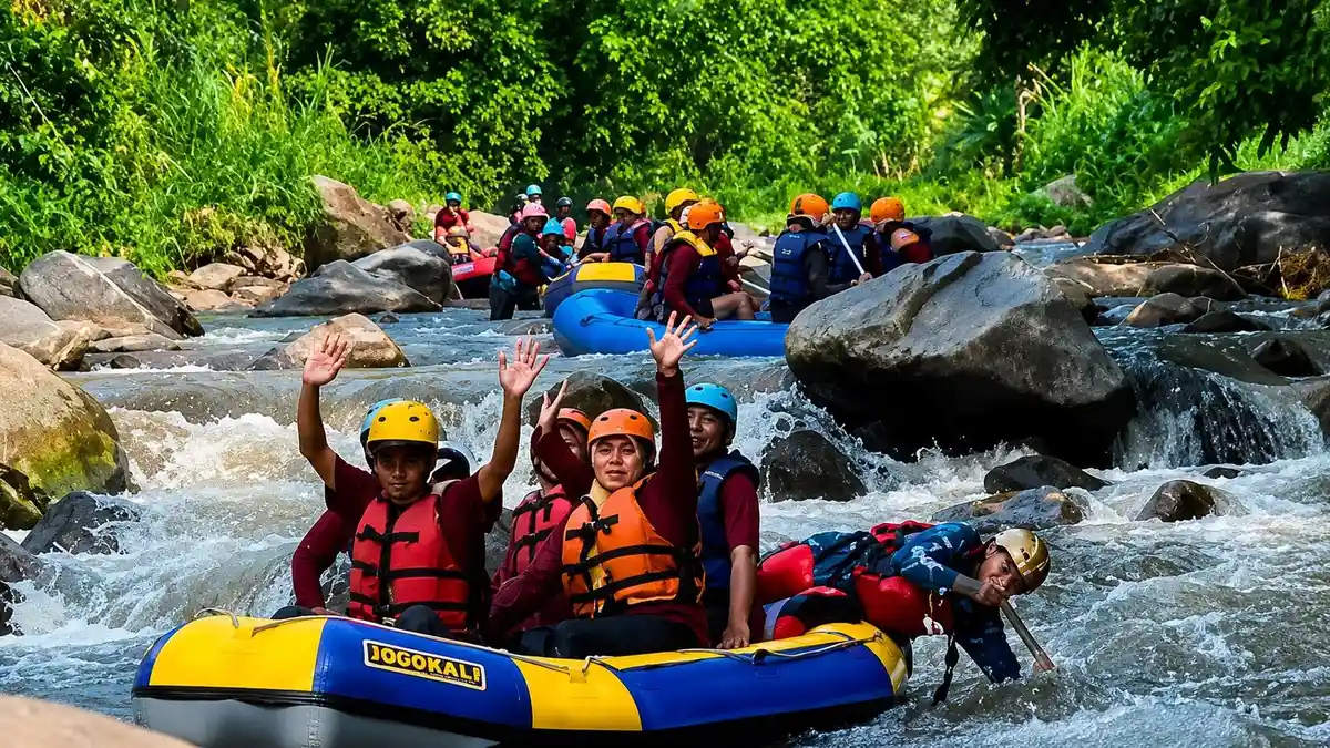 Weekend Mode Barbar! Baung Rafting di Kertosari Pasuruan Bikin ...