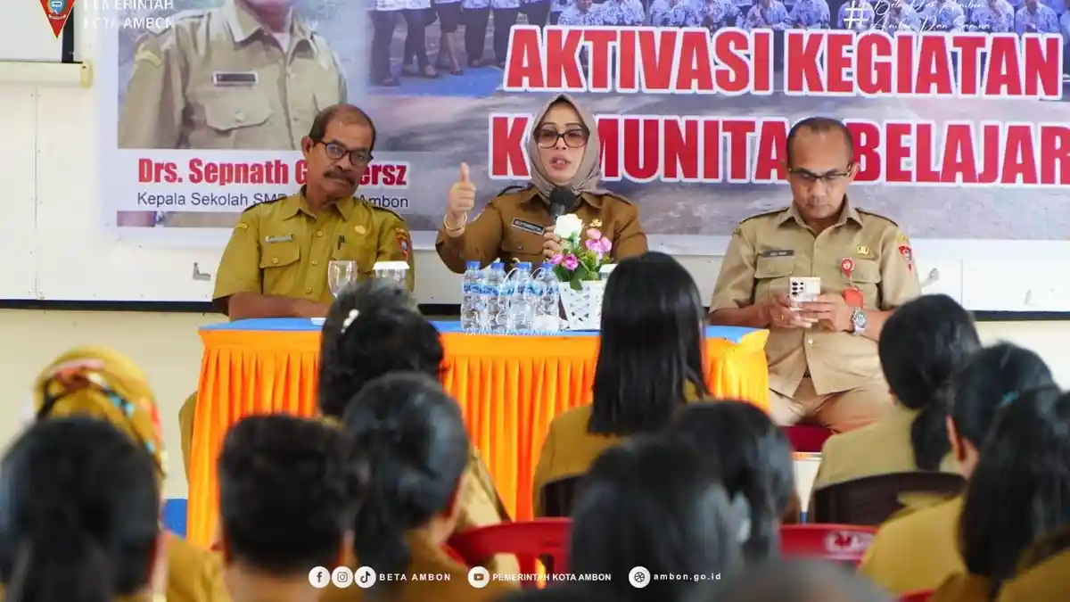 Kadis Pendidikan Ambon Larang Pembelian Seragam Langsung dari Sekolah Negeri