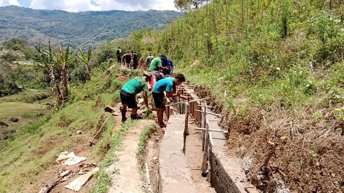 TMMD ke-126 Kodim Manggarai Bantu Perbaiki Irigasi Beamese Kecamatan Cibal
