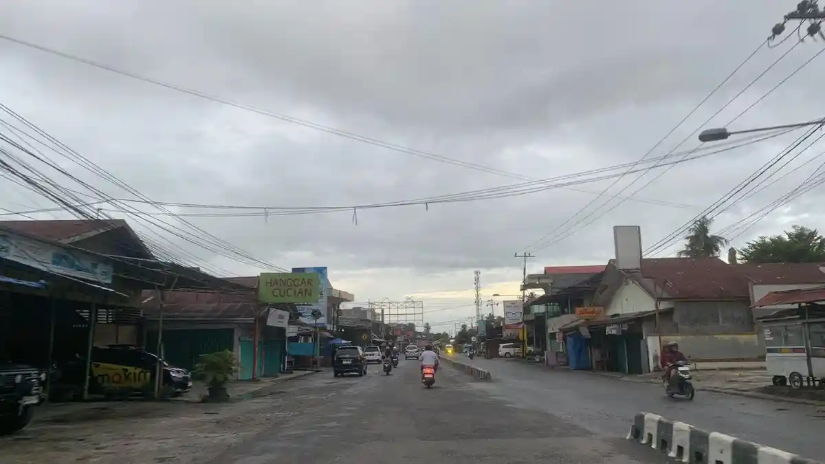 Cuaca Kota Padang Kamis 26 Februari 2026: Malam Berpotensi Hujan Ringan