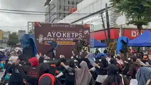 Senam-Zumba-sembari-sosialisasi-Ayo-ke-TPS-di-CFD-Boulevard-Makassar.jpg