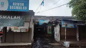 pedagang-Pasar-Tawangmangu-rasakan-penurunan-daya-beli-masyarakat-terhadap-kebutuhan-pokok.jpg