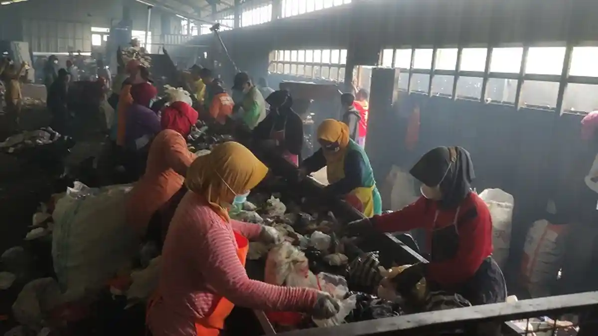 Cek TPST Kedungrandu, Bupati Banyumas Pastikan Mesin Pirolisis Bekerja Maksimal Olah Residu Sampah