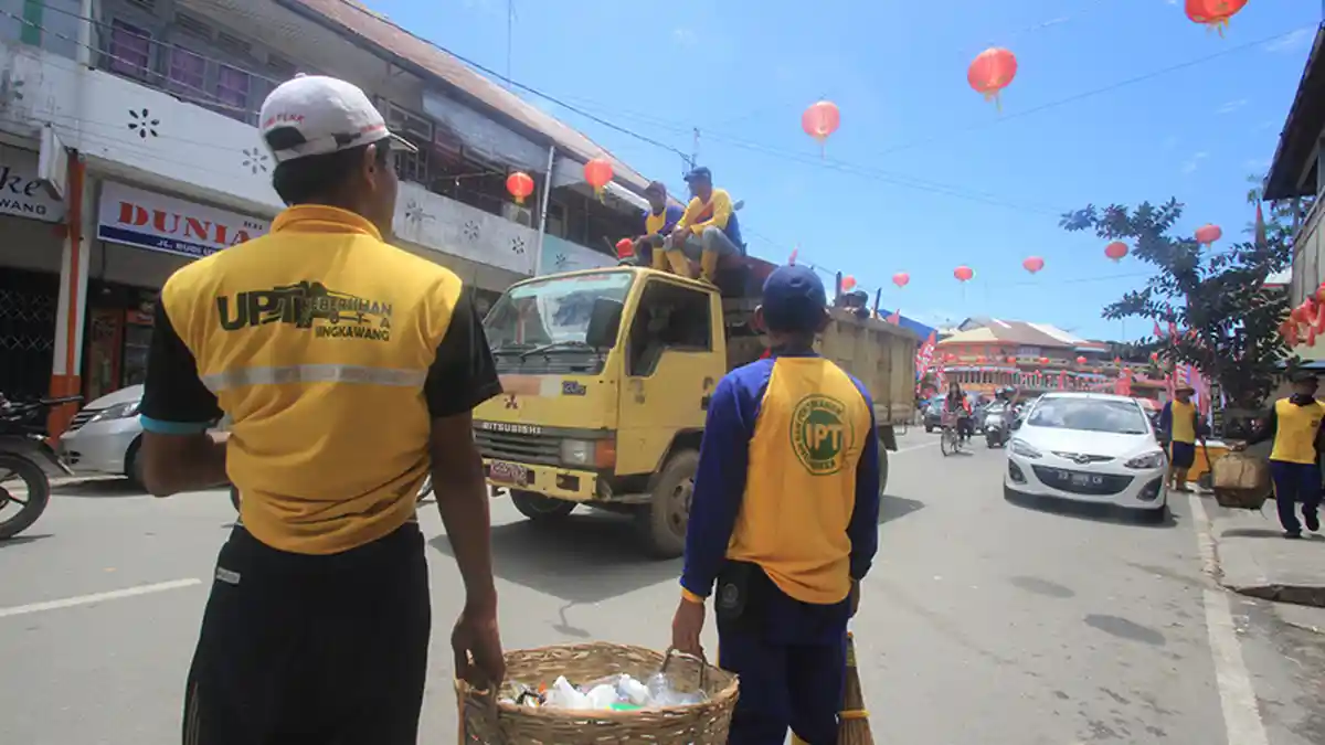 Pasukan Kuning Langsung Bersihkan Sampah Sisa Perayaan CGM