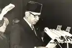 presiden-soeharto-saat-dilantik-pada-27-maret-1968_20160517_144726.jpg