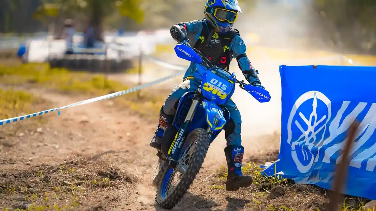 Night Race Perdana Shell BLU CRU Yamaha Enduro Challenge, Sambangi Kalimantan Barat
